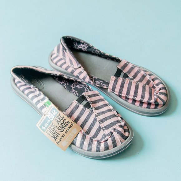 NEW Sanuk Kids Castaway Pink Gray Striped Knit Slip On Flats Size 3 Youth - Picture 1 of 6